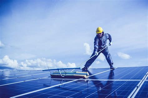 Entretien : quel prix pour nettoyer ses panneaux solaires.